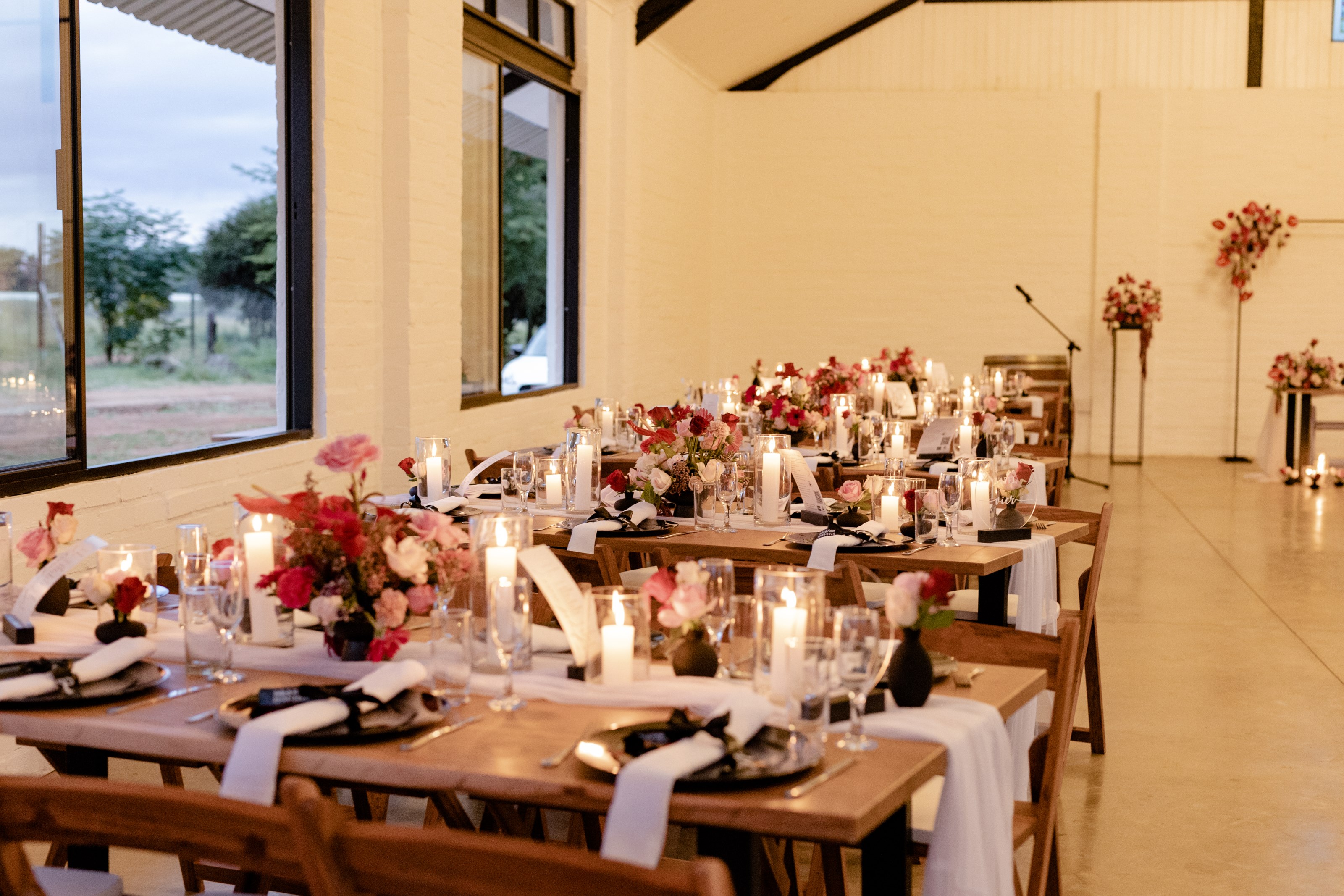Bushveld-inspired styling — wooden tables, black metal accents and romantic floral arrangements