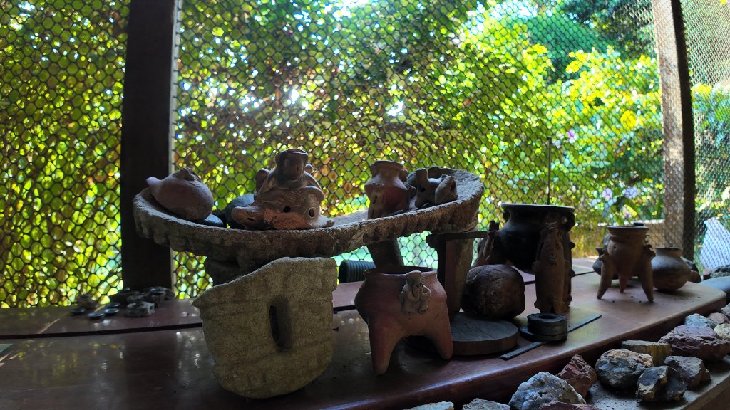 Diquis artifacts and ceremonial pieces