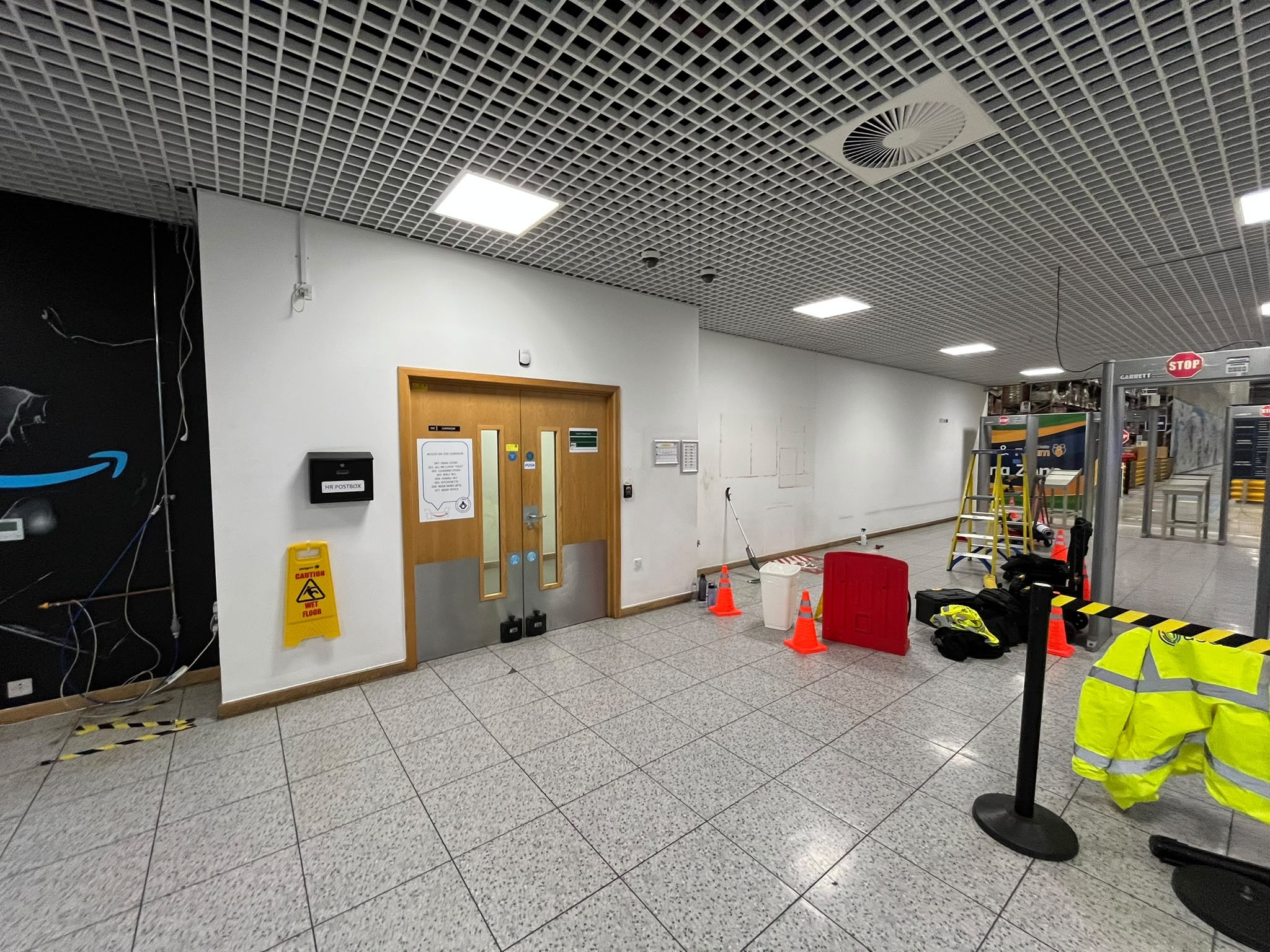 wall graphics for Amazon (LBA2 Fulfilment Centre) (image 3)