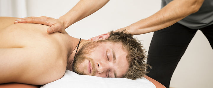Professional M4M sports massage therapist providing deep tissue recovery work