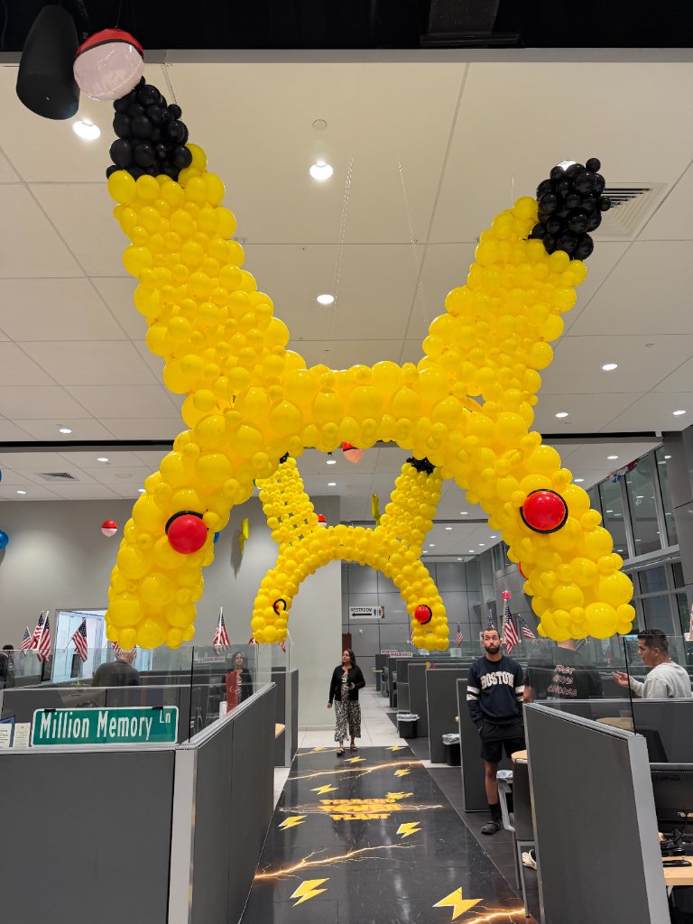 Zapdos Balloon Decoration