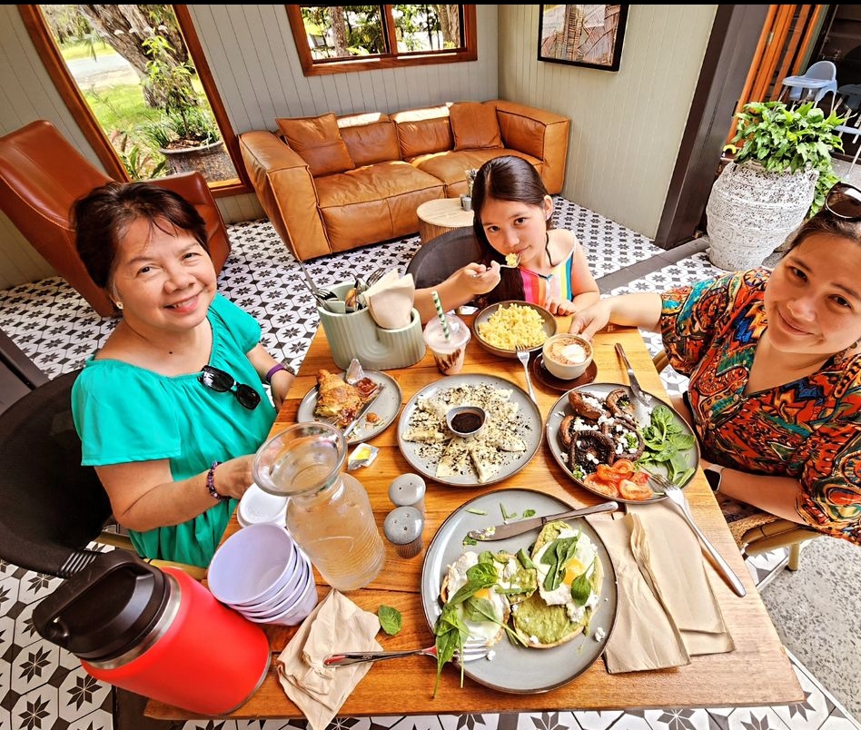 Family dining at The 383