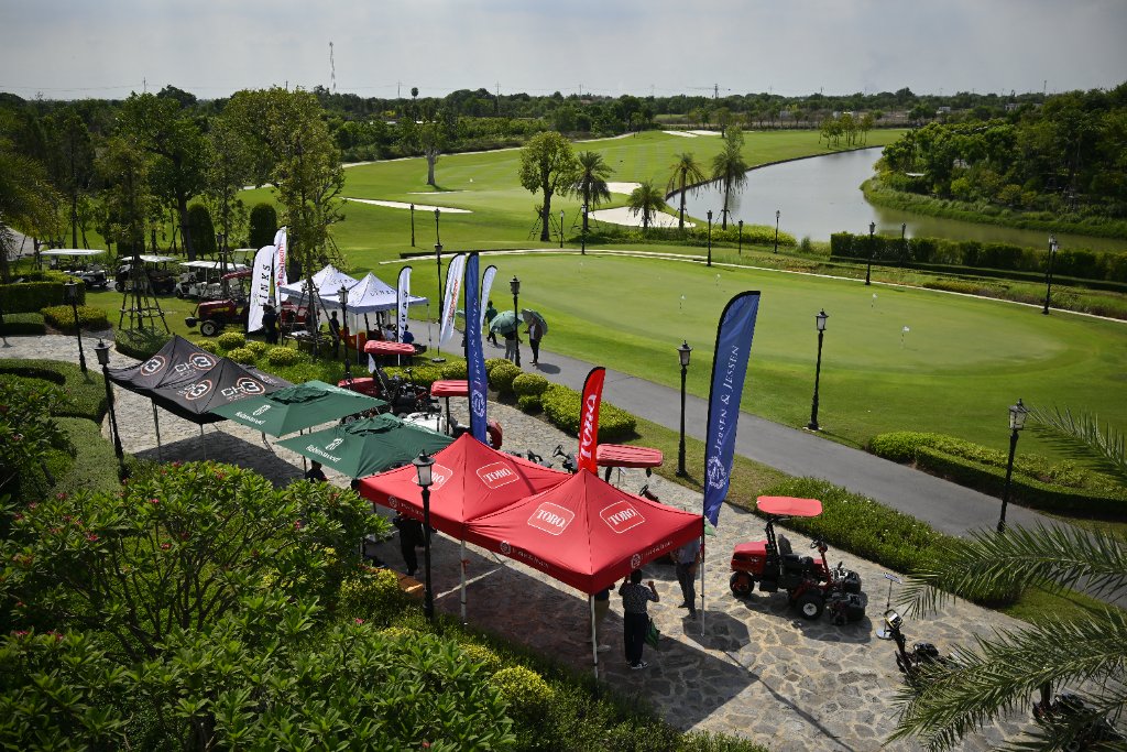 Golf club showcase with interactive demonstrations and equipment displays