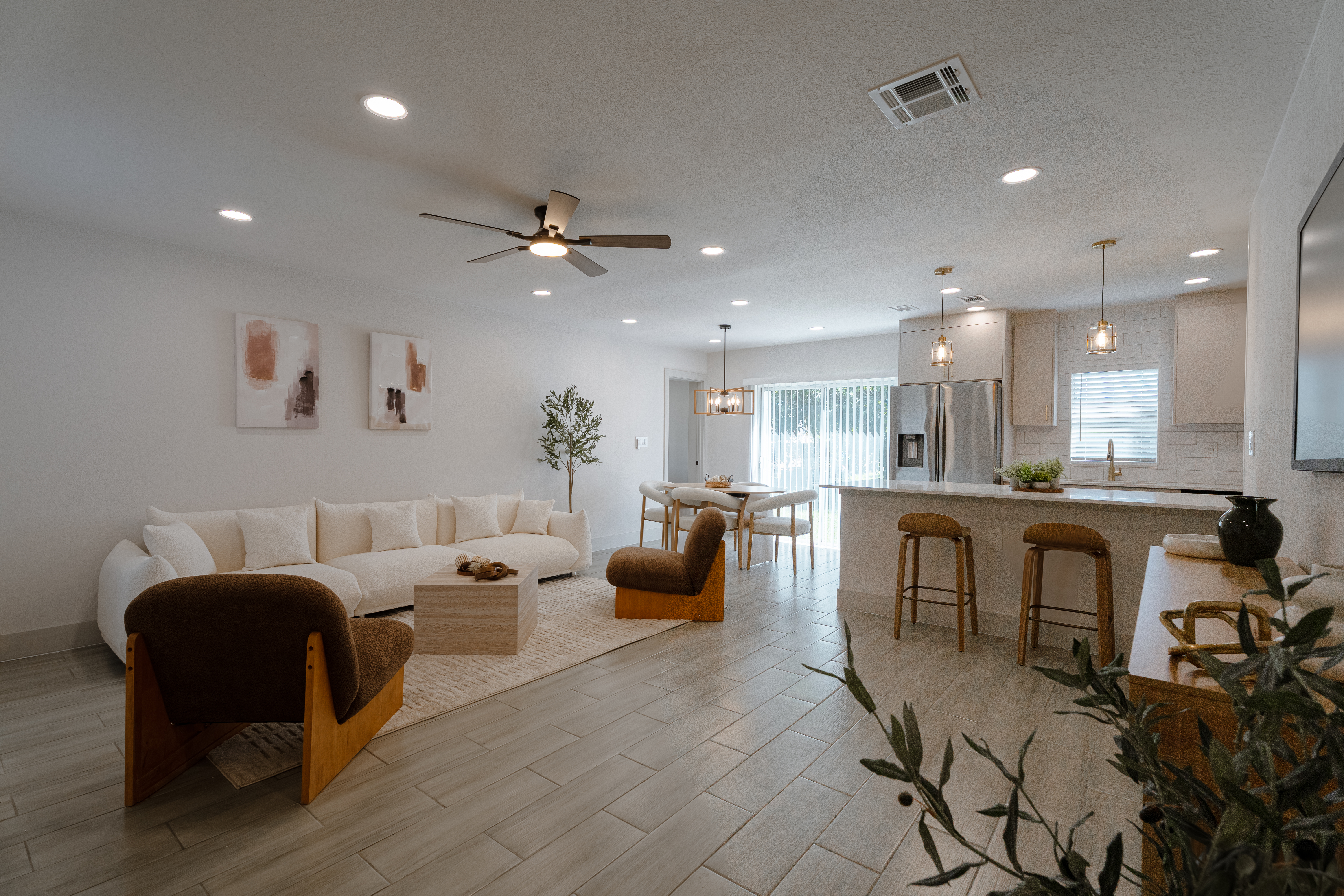 Lauderhill, FL - Photo 2