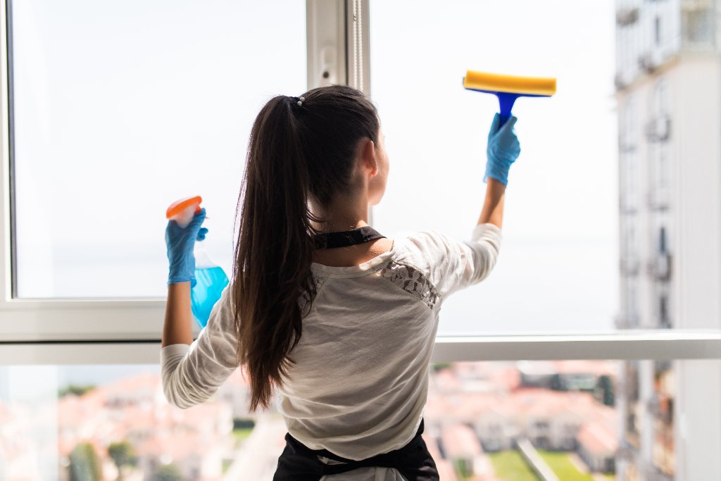 UPXCLEAN streak-free window cleaning service Tampa FL – residential and commercial window washing