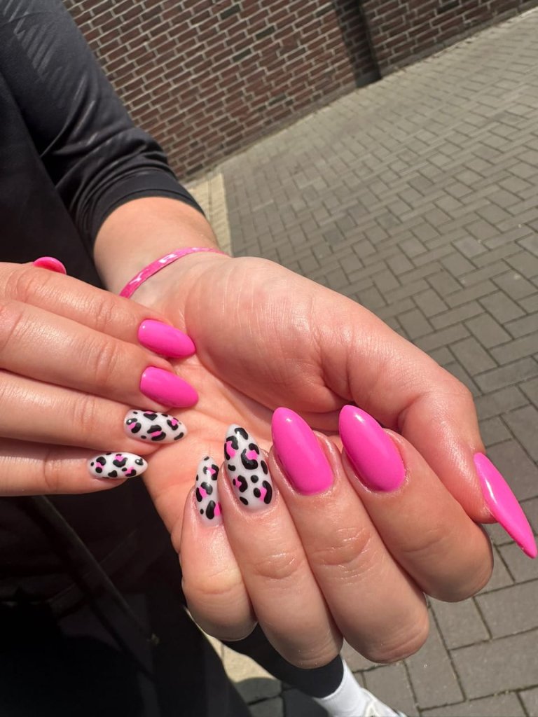 Pink Leopard Nageldesign