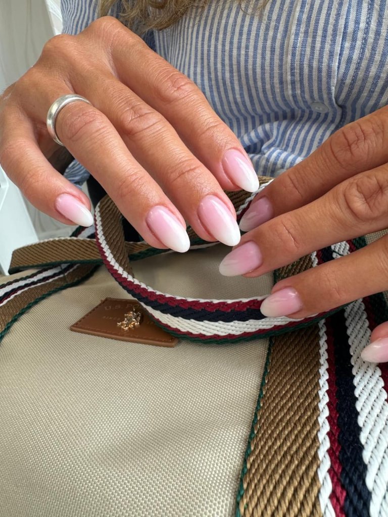 Milchweißes Ombré Nageldesign
