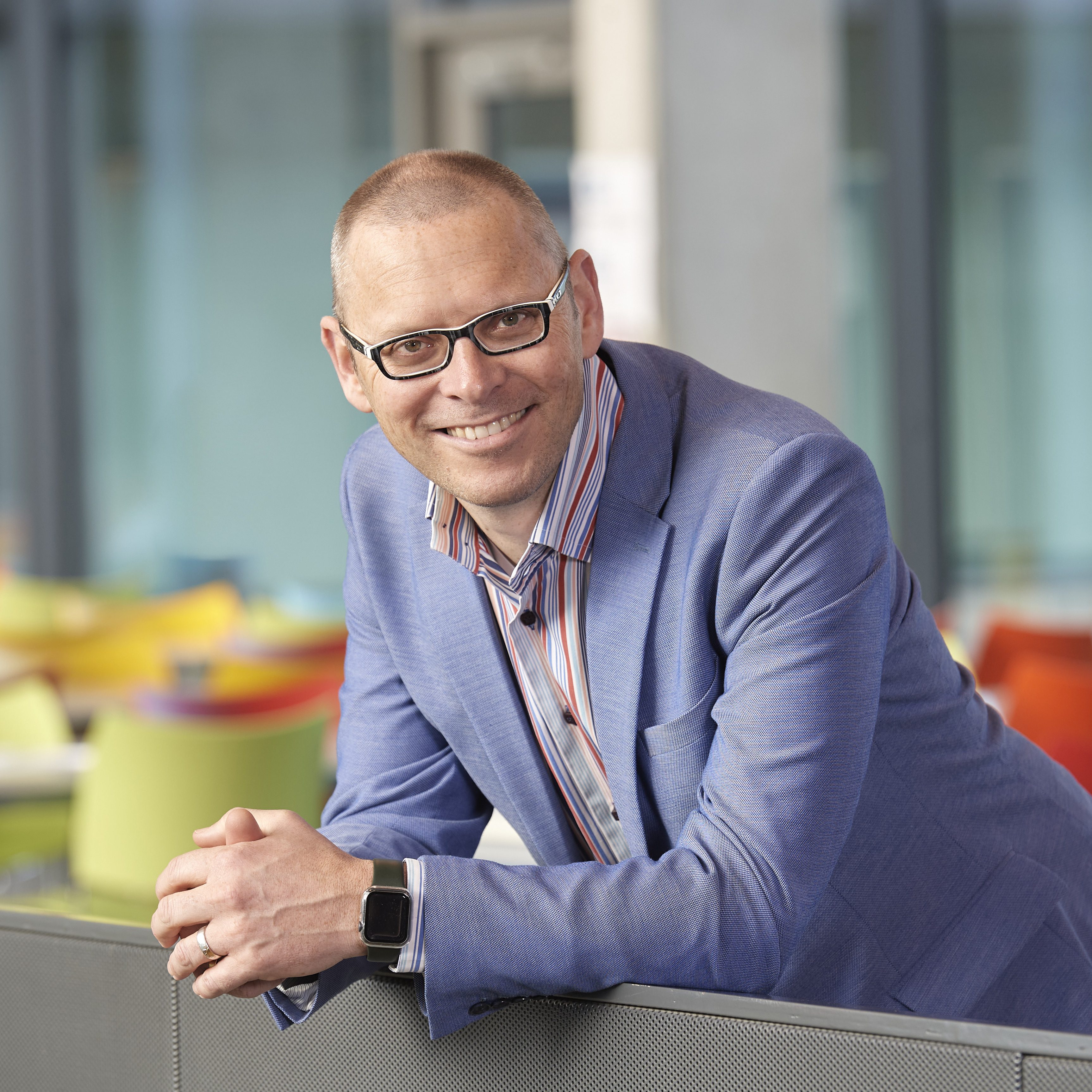 Prof. Dr. Oliver Mauroner, Professor für Innovations- und Gründungsmanagement an der Hochschule Hof, im Interview für den Peter-Henlein-Preis