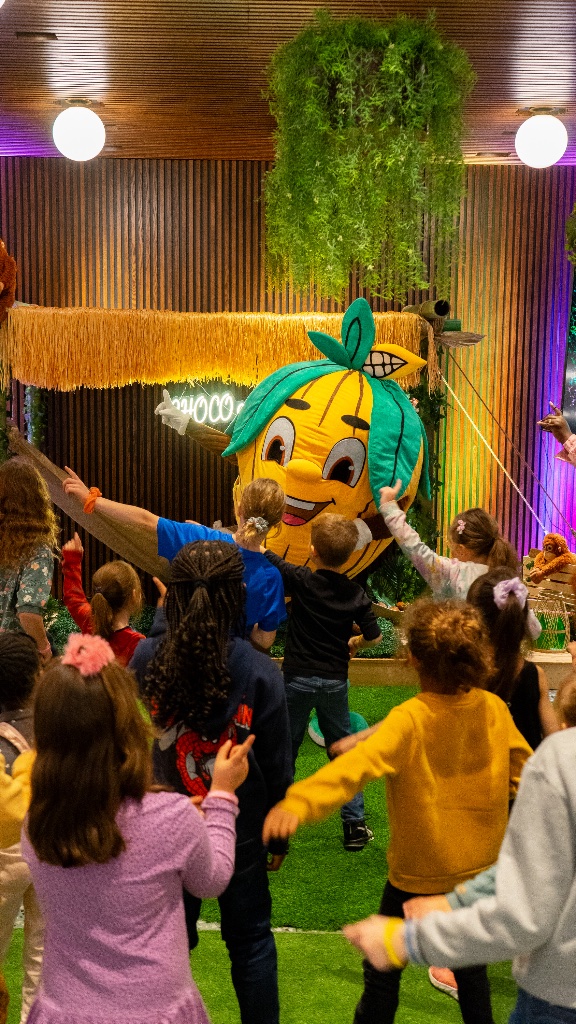 Kids enjoying the Choco Junior space with the mascot