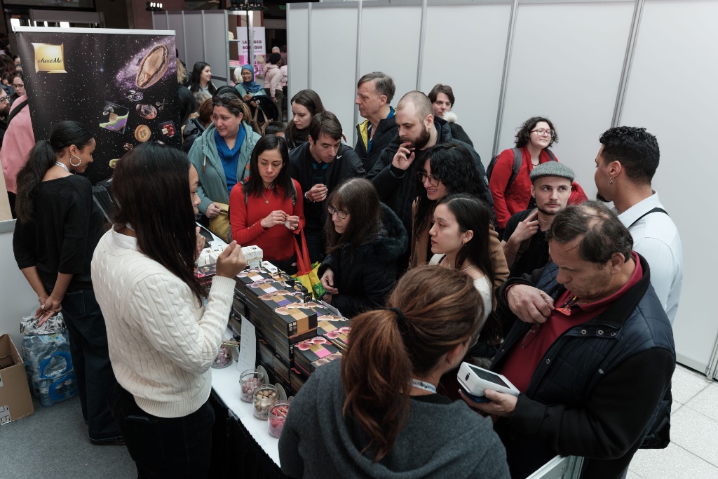 Crowd at bakery and pastry expo Canada