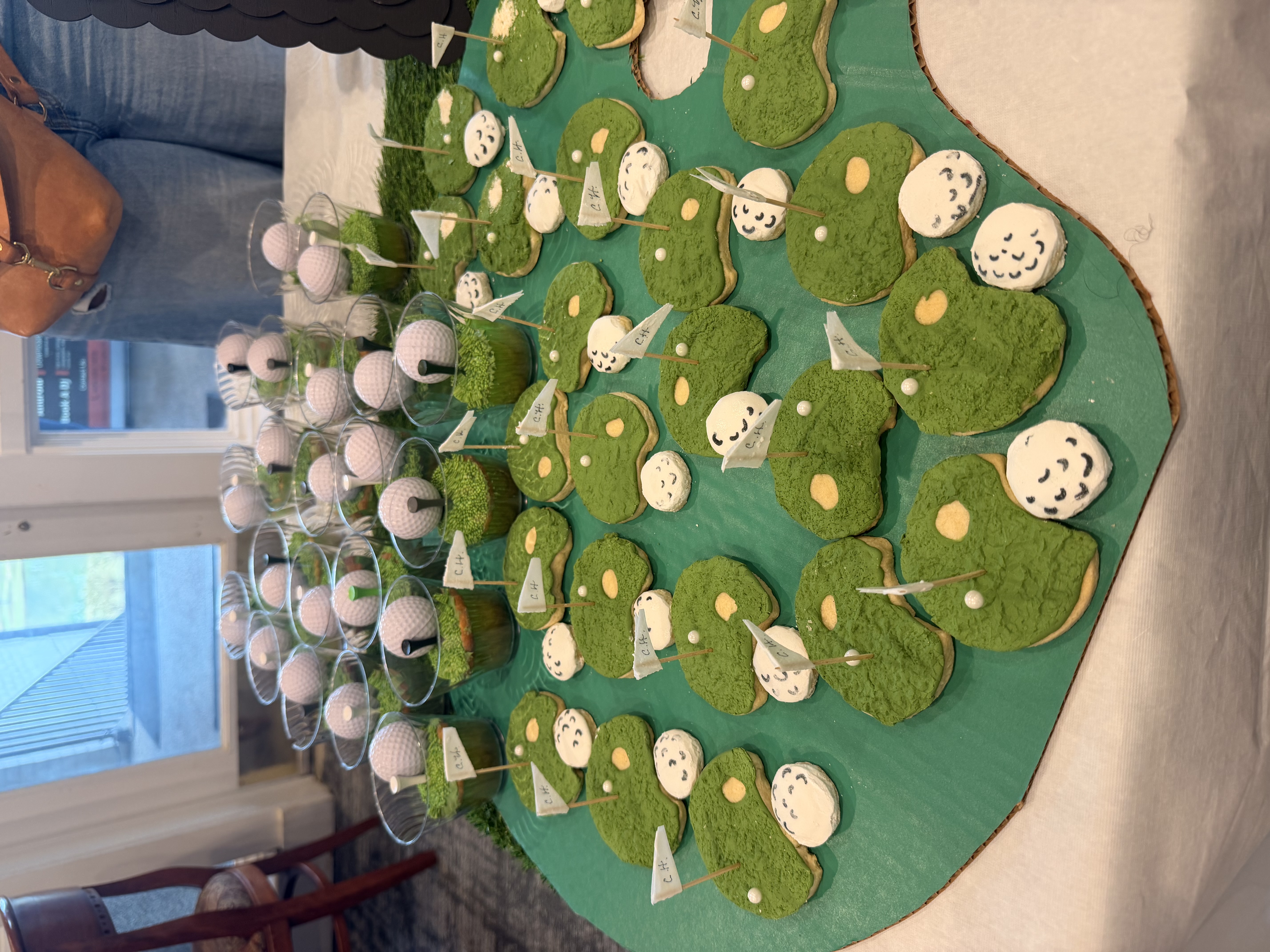 Custom golf-themed cookies and treats at an event