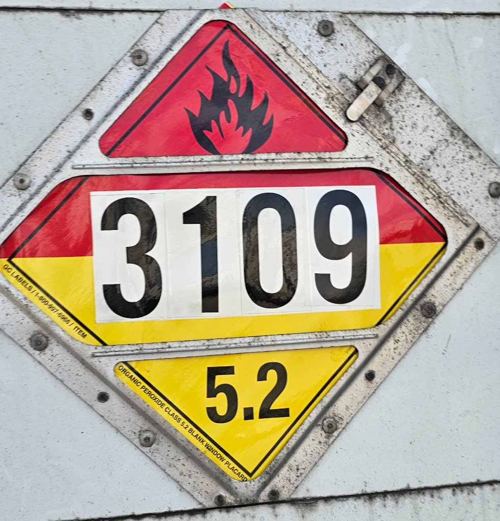 Organic Peroxide Class 5.2 DOT placard, UN 3109, mounted on a trailer