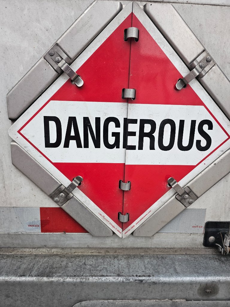 DANGEROUS DOT placard mounted on a trailer
