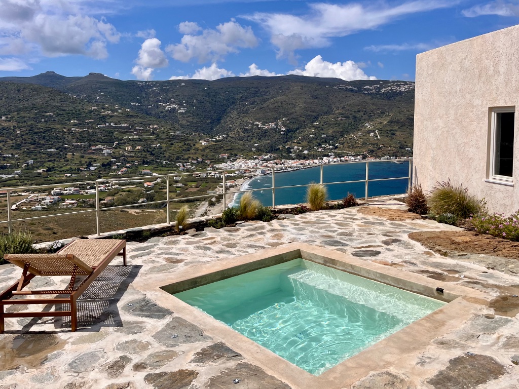 Private pool with panoramic sea view