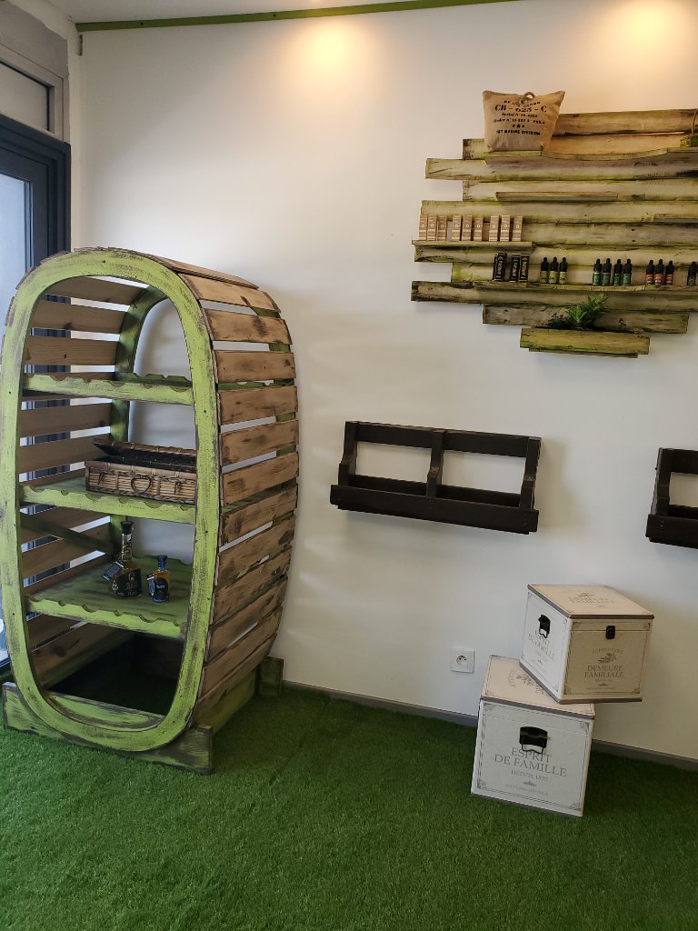 Étagère bambou murale, caisses décoratives - vue juillet 2020
