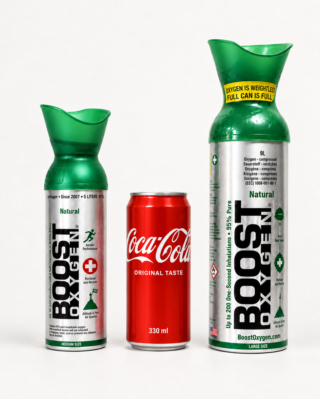 השוואת גודל אמיתית: Boost Oxygen מיכל בינוני 5L, פחית קוקה־קולה 330 מ״ל, ו-Boost Oxygen מיכל גדול 9L