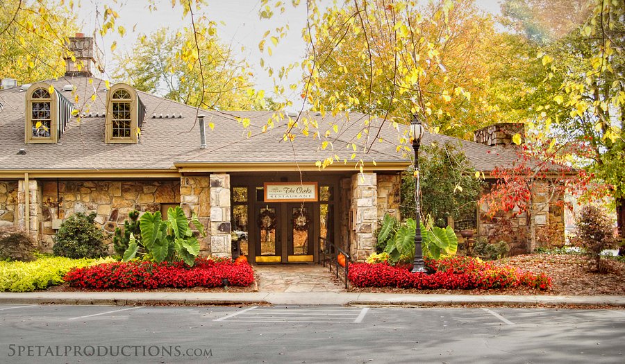 The Oaks Lakeside Kitchen