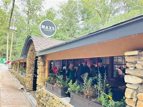 Max's Lakeside