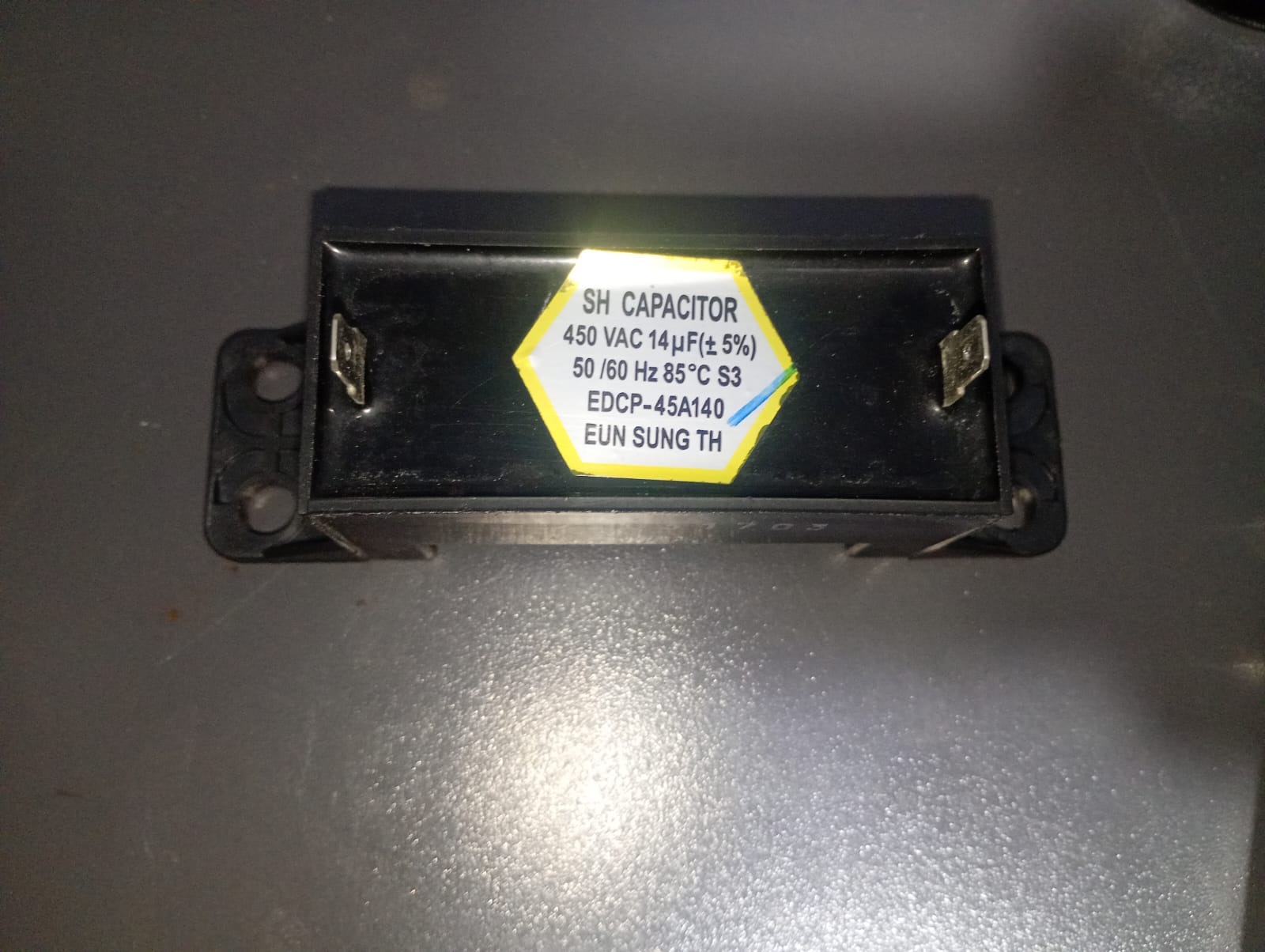 CAPACITOR 2103703