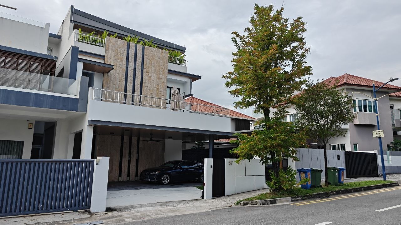Chartwell Drive — Exterior