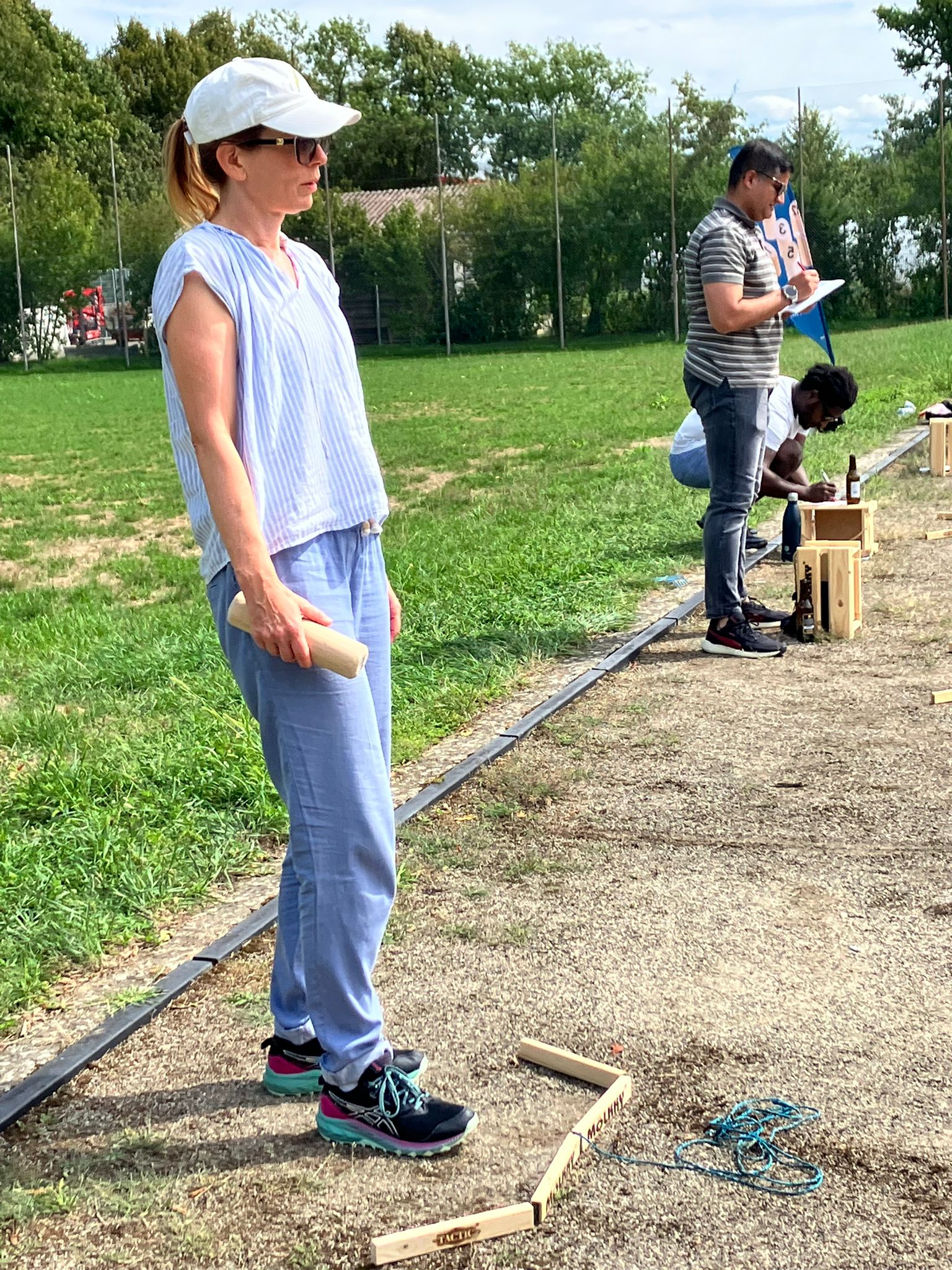 Vorbereitung auf den nächsten Mölkky-Wurf