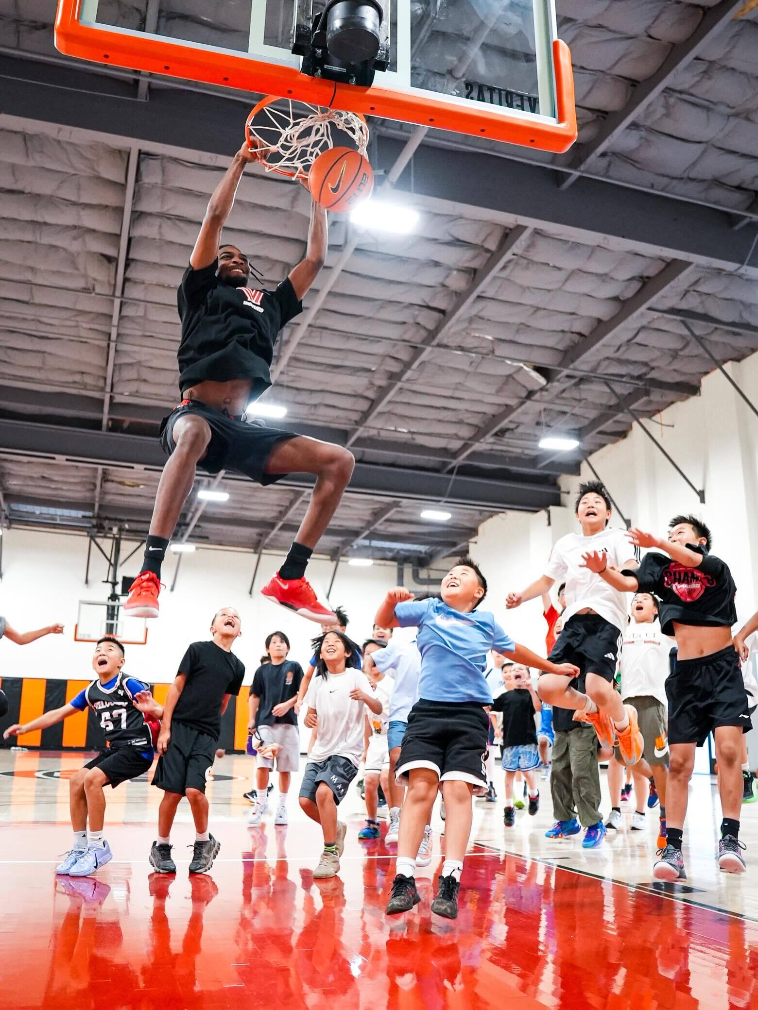Player dunking while the gym cheers at Velocity HQ