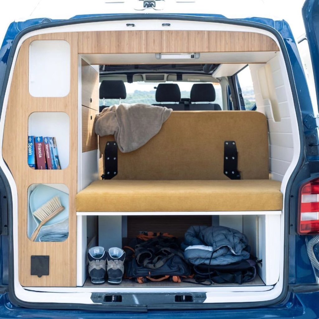 Aménagement Transporter sur mesure — VW Transporter T6.1 - L'Aventurier — réalisé par Ostrel près de Nantes