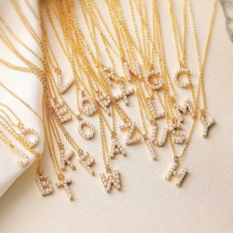 Copper Pearl Inlaid 26 Letter Necklace Women's Niche High-End Clavicle Chain (Gold Tone)
