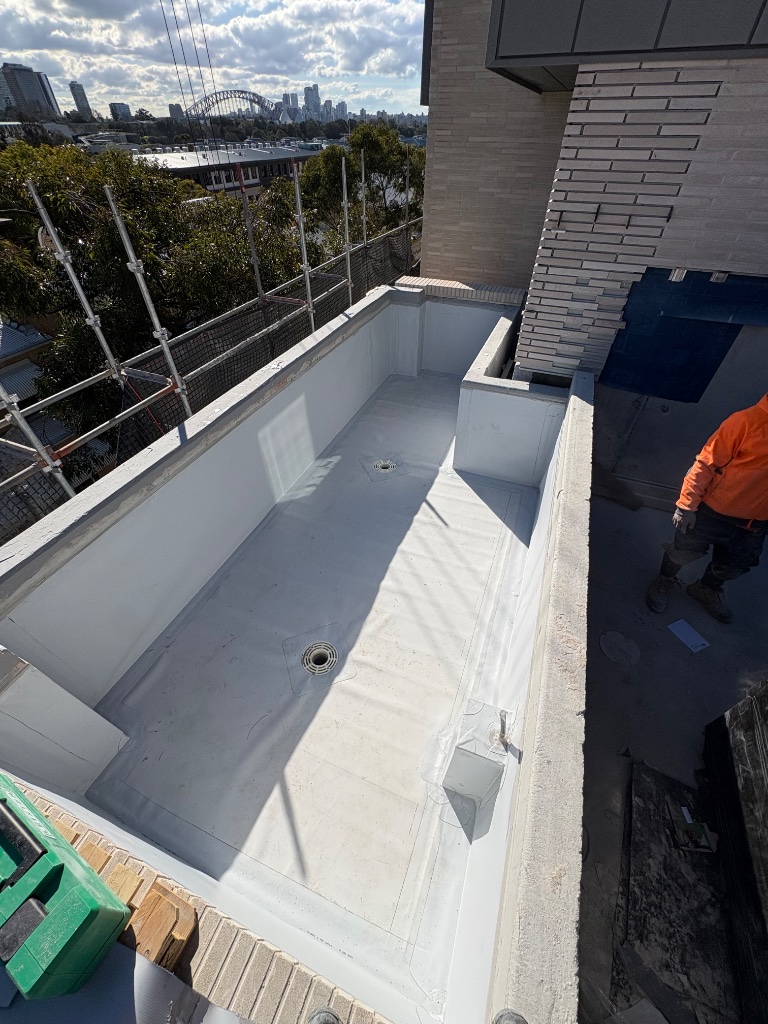 Level 4 Rooftop Planter Box — Loose-Laid Ballasted PVC System