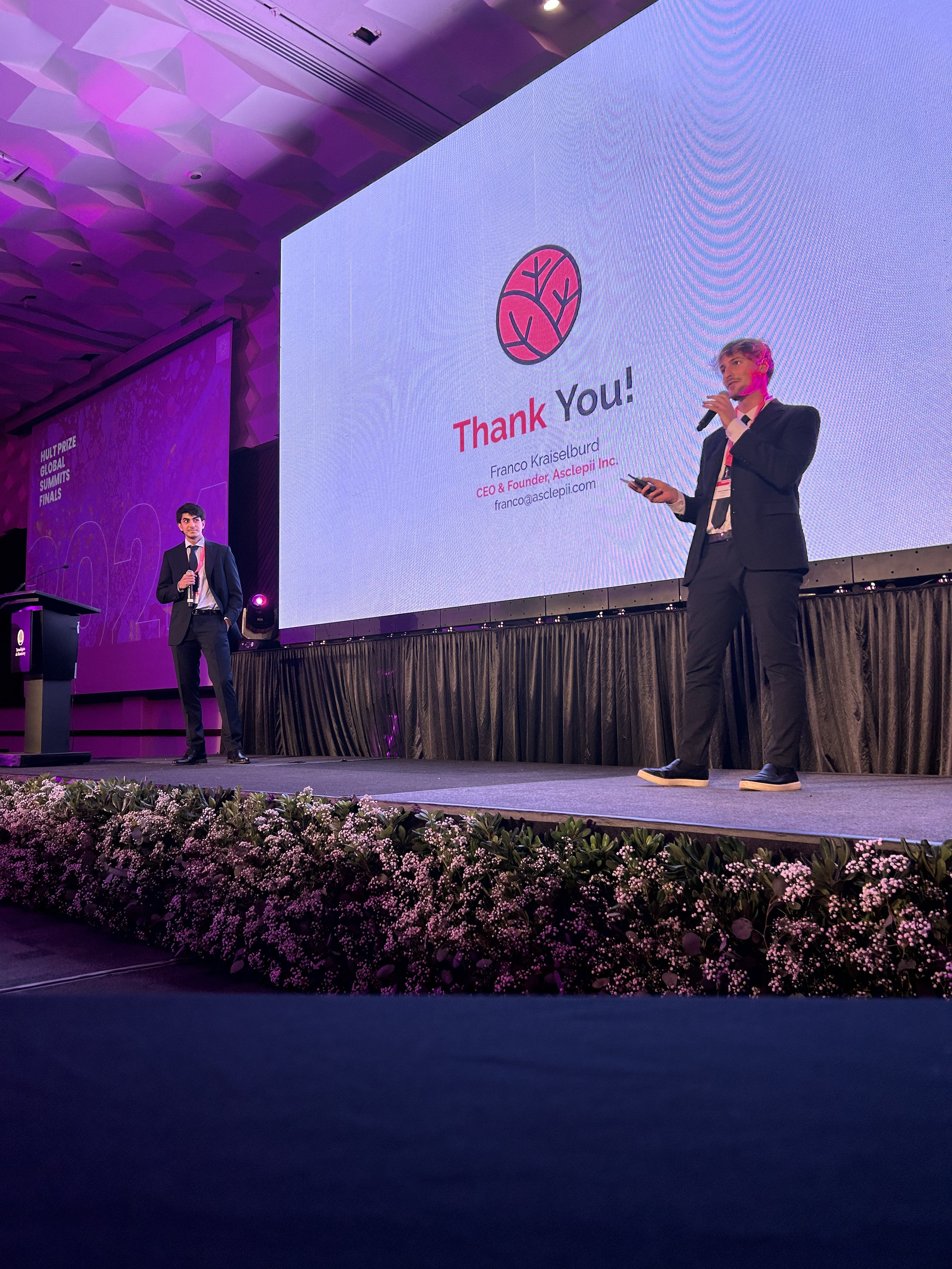 Franco Kraiselburd presenting