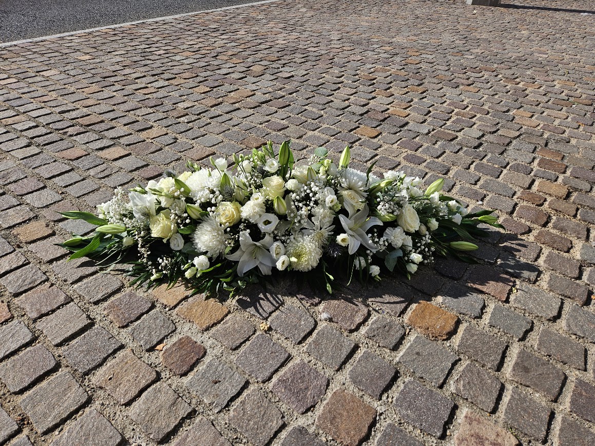 DESSUS DE CERCUEIL BLANC