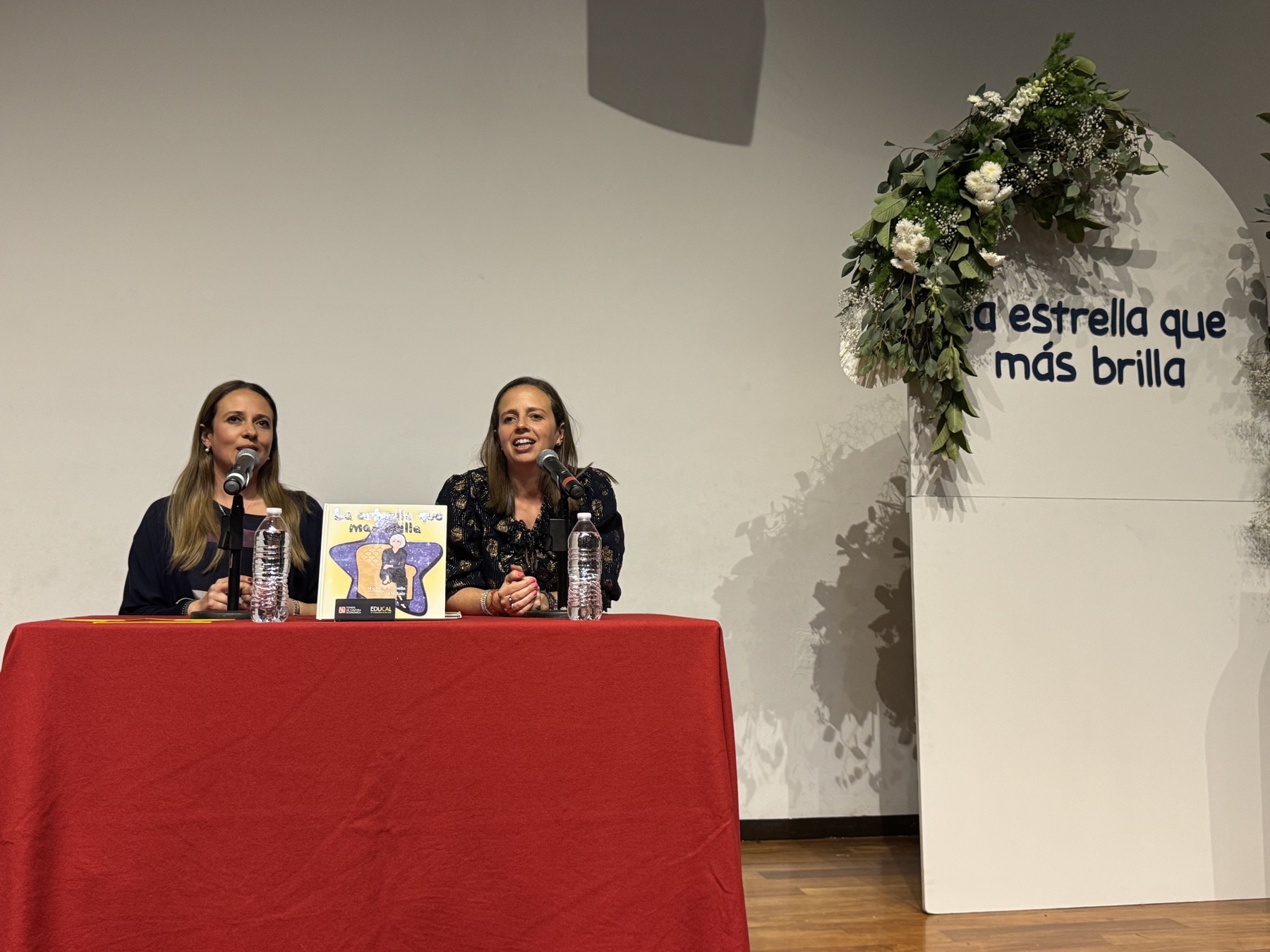 Michelle y Mirelle durante la presentación de La estrella que más brilla