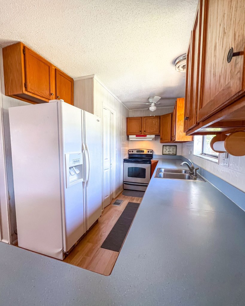 Stove, cabinetry, and breakfast bar seating