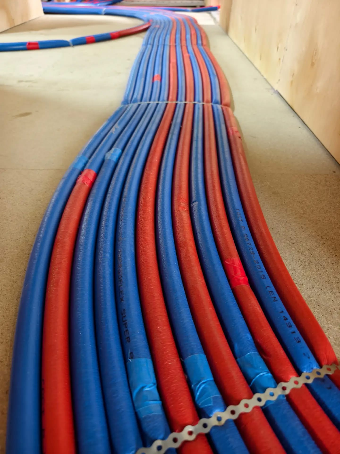 Tuyauterie PEX sur dalle béton