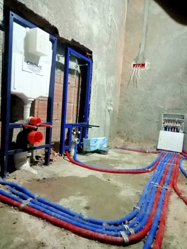 Installation GROHE et gaines multicolores
