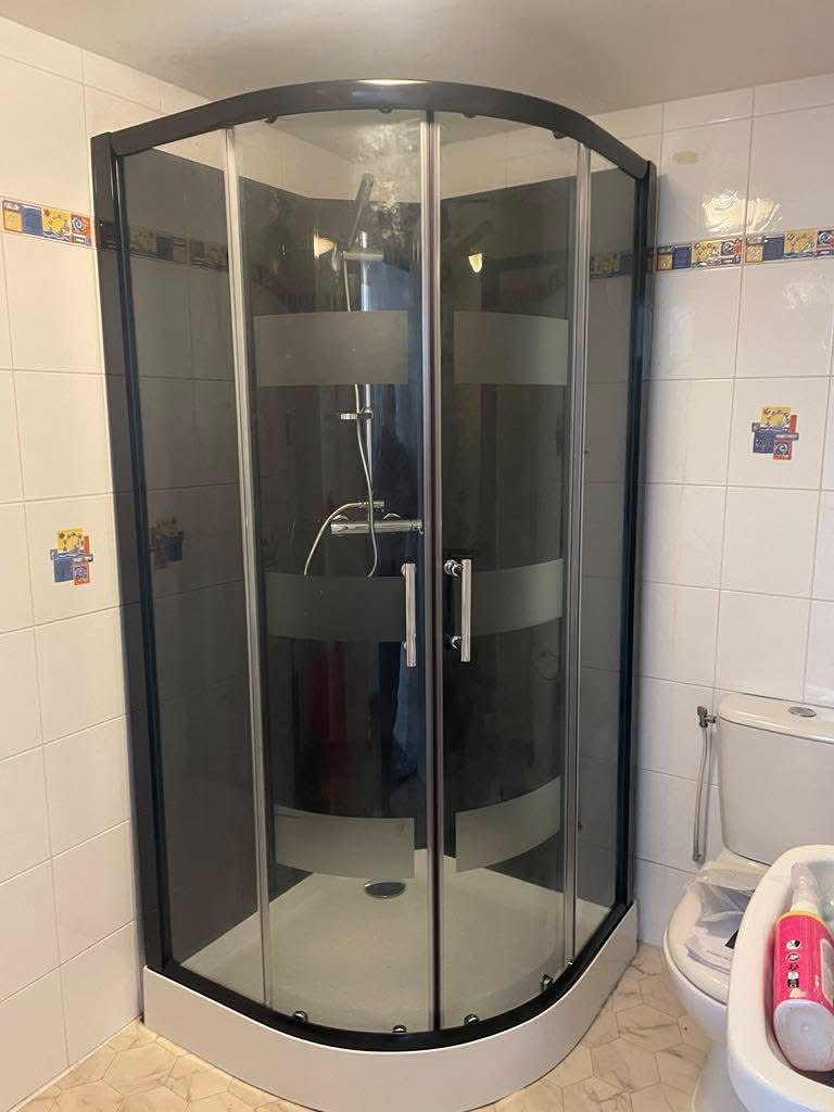 Cabine de douche quadrant avec colonne de douche