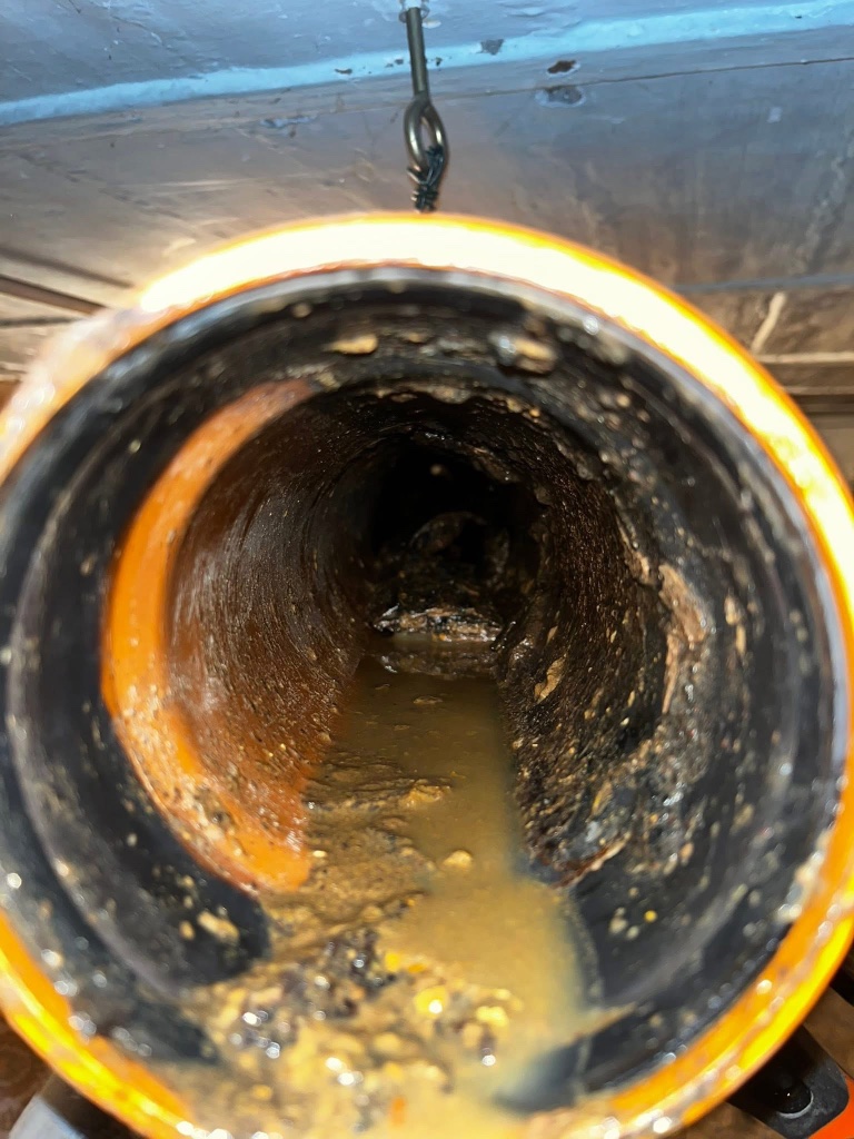 Conduit obstrué par boue