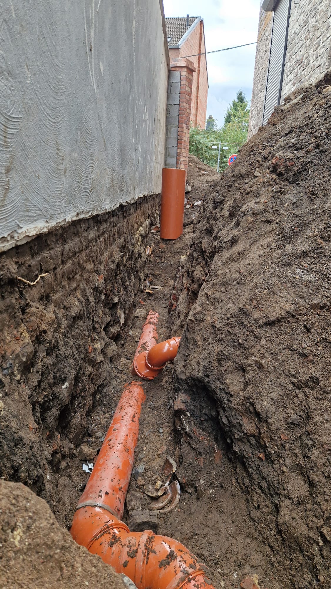 Réseau de drainage neuf dans la tranchée