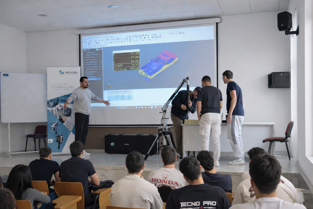 Visita a Salesianos: acercando la formación aeronáutica al alumnado