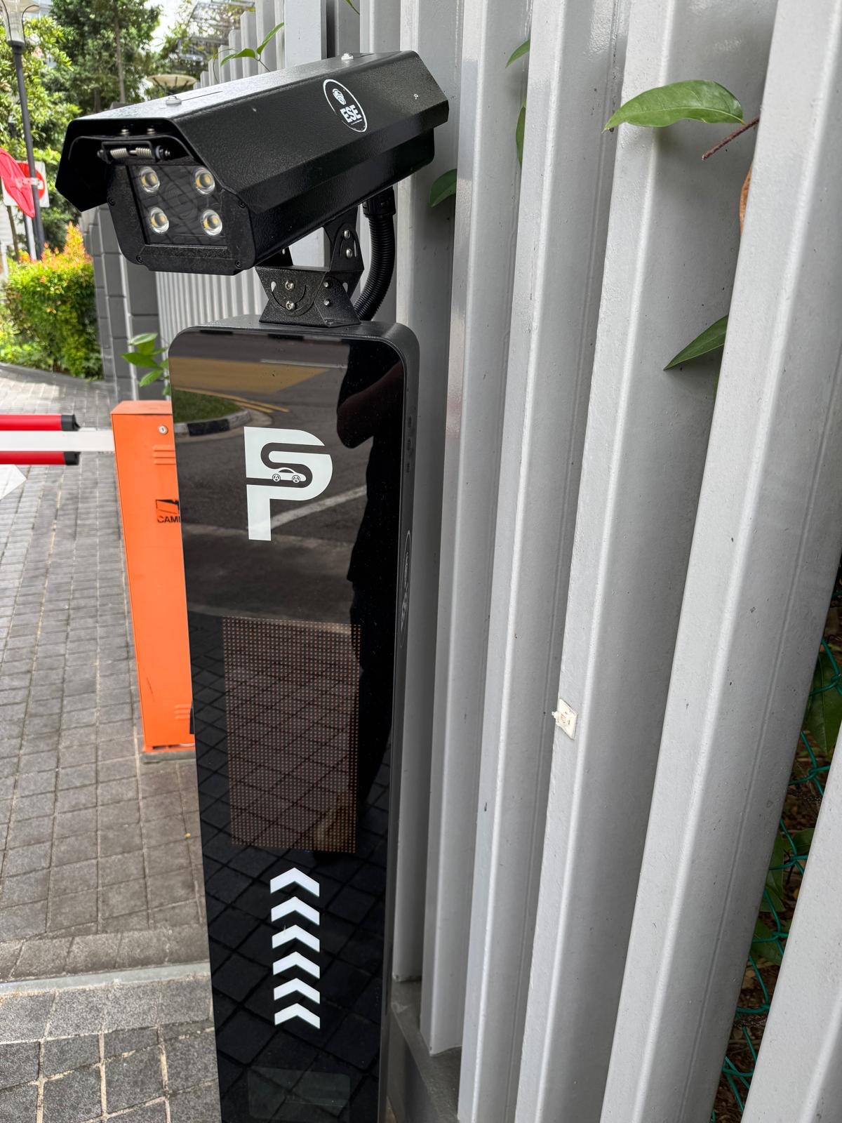 Questa @ Dunman Integrated Security & Vehicle Access — LPR Camera Mounted on Pillar