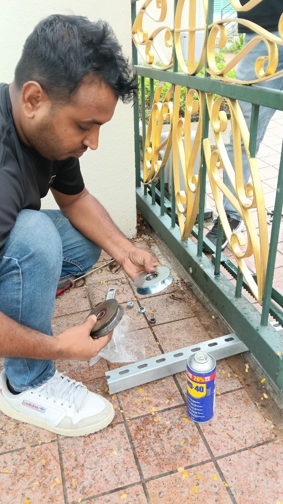 Sliding Gate Roller Replacement & Preventive Maintenance — Before & After — Old vs New Roller