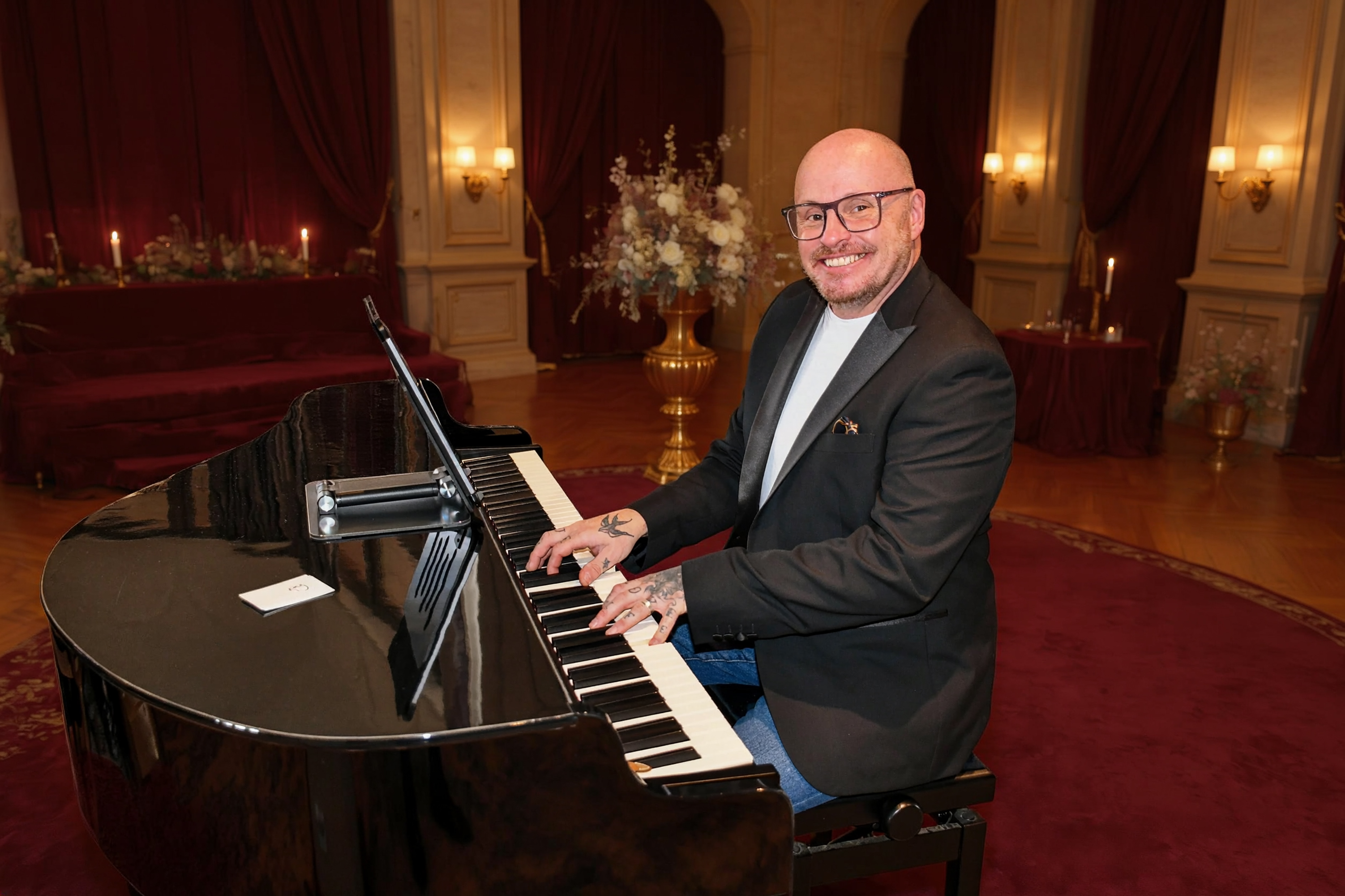 Rob Price performing live piano at a wedding