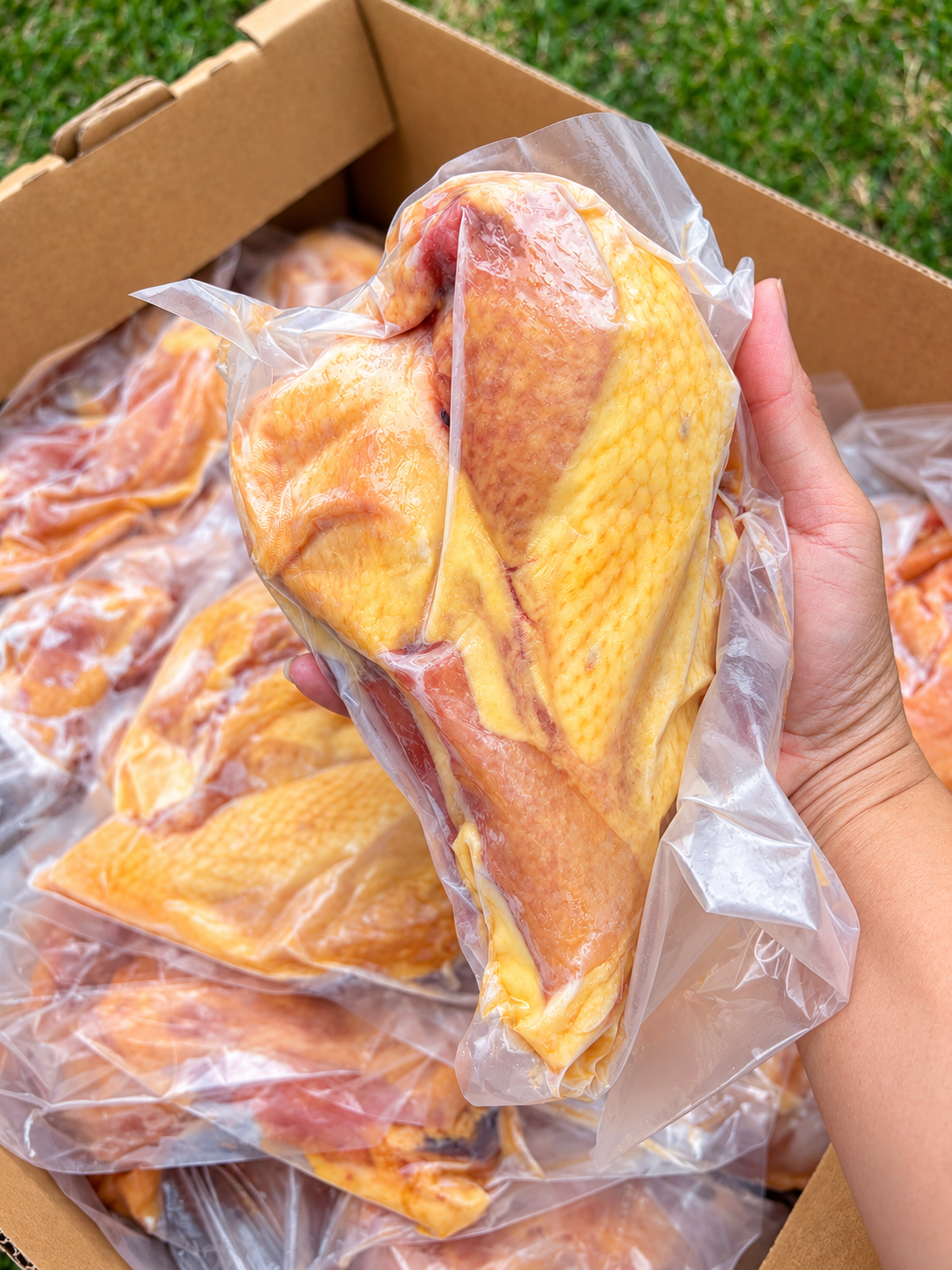 Cận cảnh phần gà đóng gói