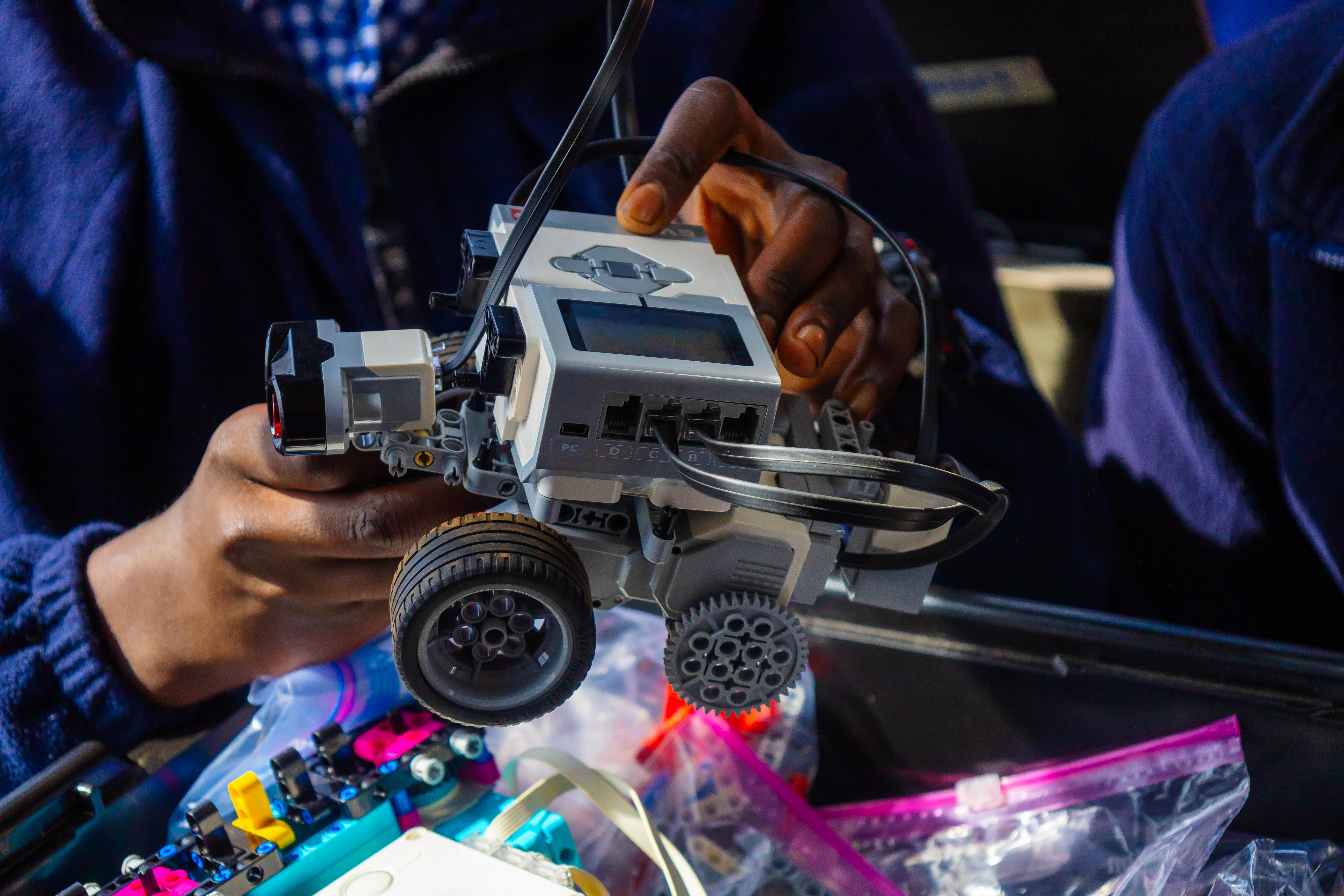Robotics demonstration at the Digi AI Bus event