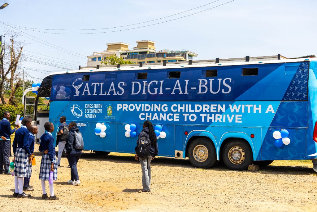 Atlas Digi AI Bus with students gathered outside