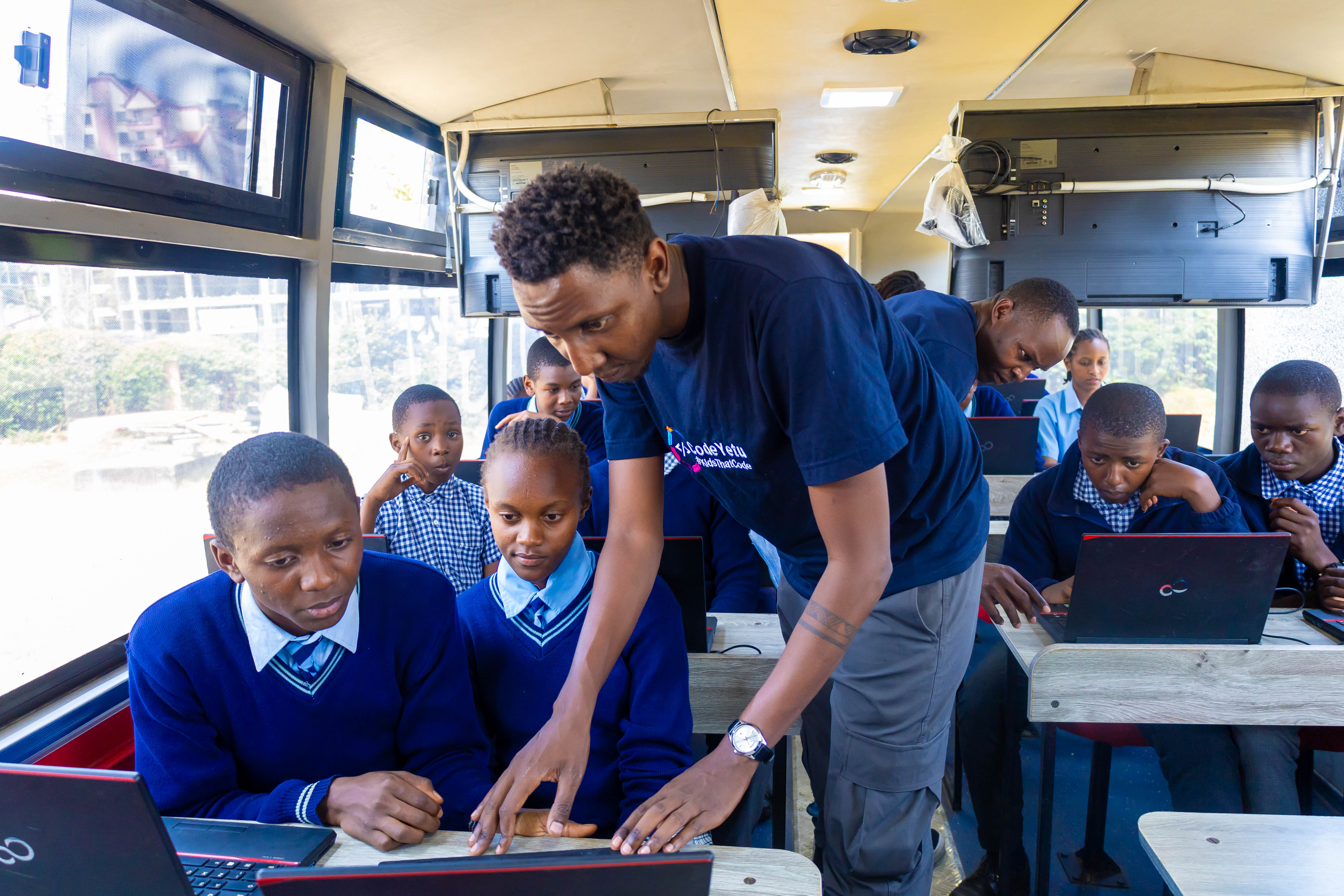 The Digi AI Bus, a fully equipped mobile AI classroom