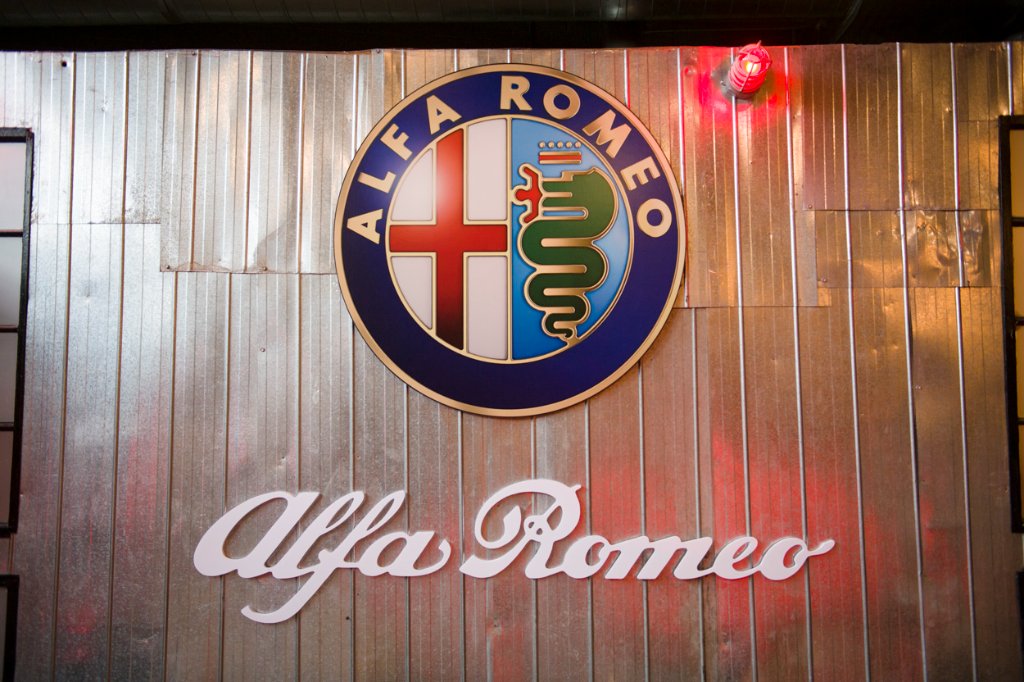 Dimensional Sign - Alfa Romeo
