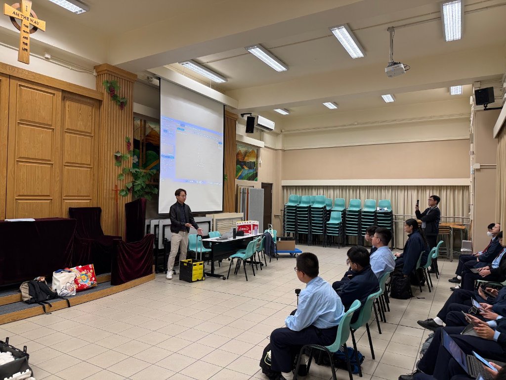導師講解無人機外部模組