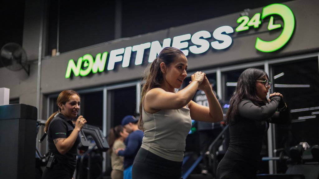 Entrenamiento con instructora en NOW FITNESS