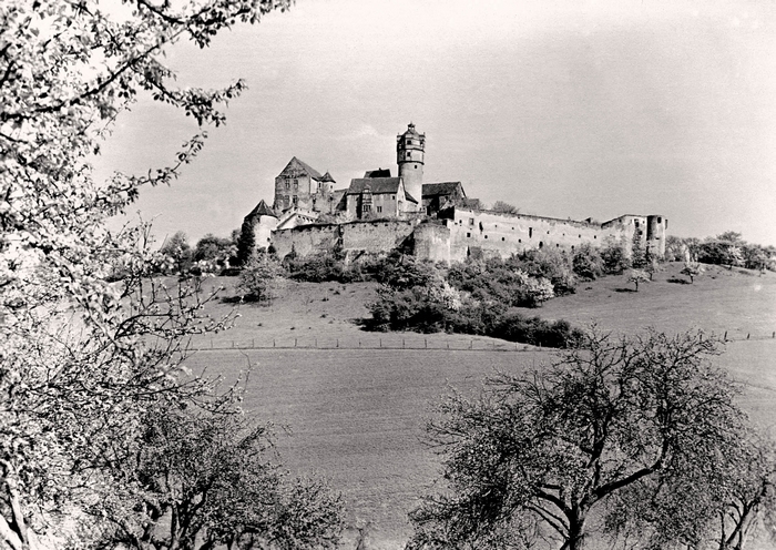 Kinder auf Kopfsteinpflaster